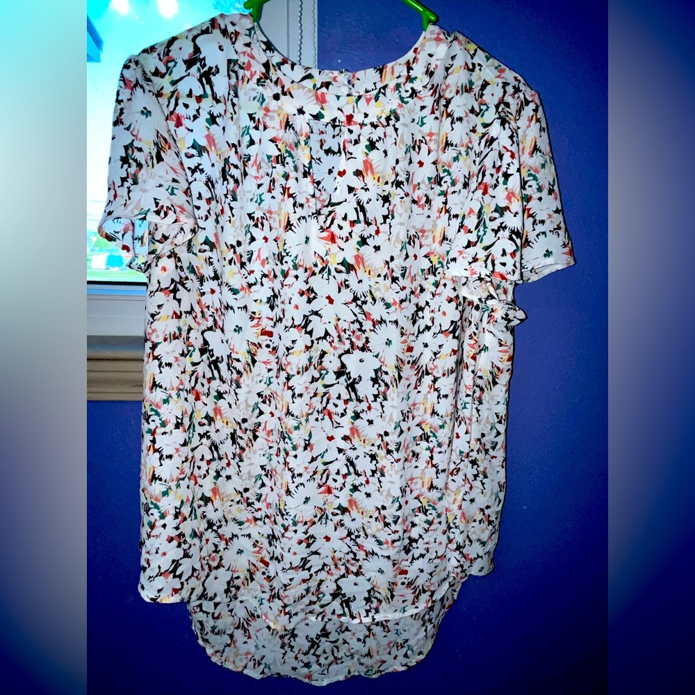 Torrid flowy top size 1. Super cute pattern & buttons on back collar.